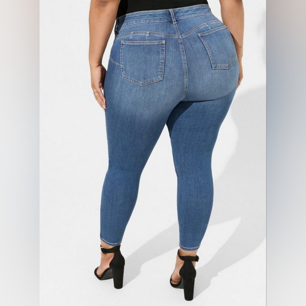 Torrid Bombshell Skinny Premium Stretch High-Rise Jean Size 14S - Picture 3 of 9